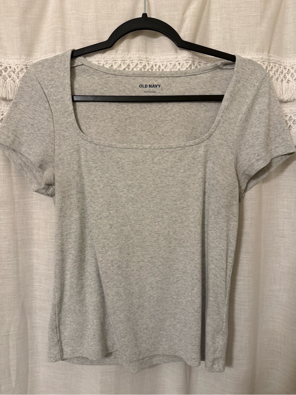 SOLD - Old Navy Light Gray Scoop Neck Short Sleeve Tee